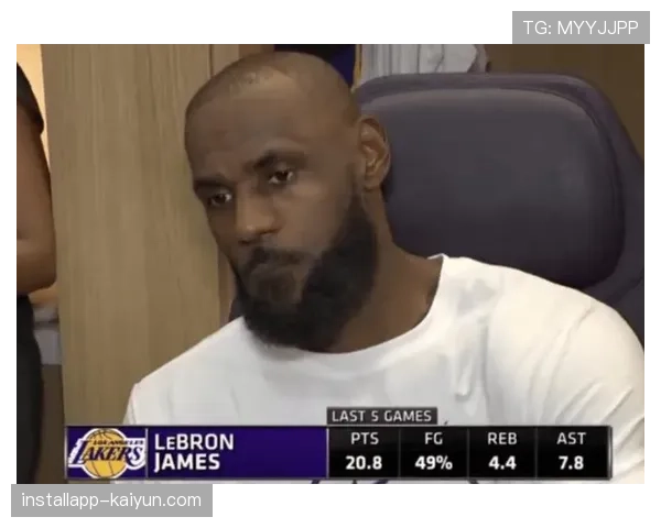 特写：詹姆斯在训练中加练四分卫长传，湖人转换发动机持续升级